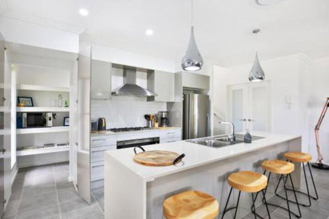 Rockwall Pet Friendly Fire Pit - Whitsundays Accommodation 6