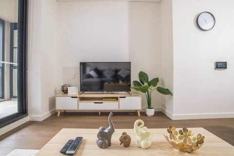 Bright & Modern! 2bed 2bath APT With Parking - Whitsundays Accommodation 3