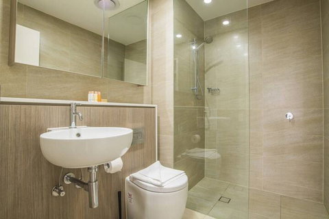 Bright & Modern! 2bed 2bath APT With Parking - Whitsundays Accommodation 6