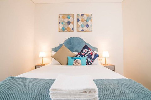 Bright & Modern! 2bed 2bath APT With Parking - Whitsundays Accommodation 2