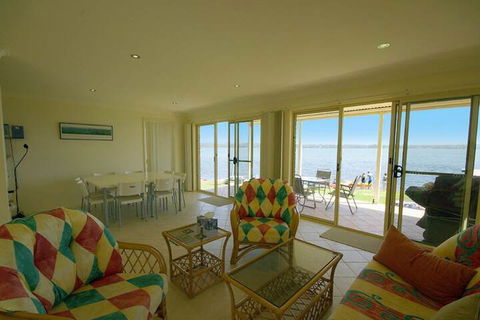 Blue Water At Mannering Park - Whitsundays Accommodation 7