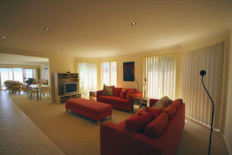 Blue Water At Mannering Park - Whitsundays Accommodation 3