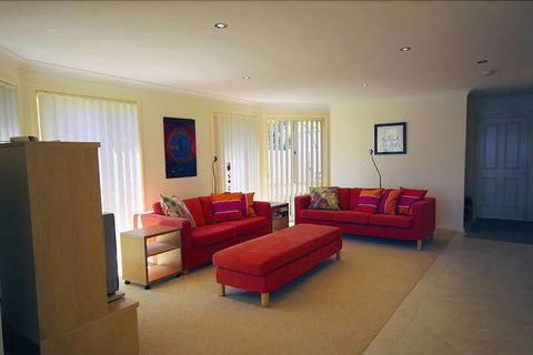 Blue Water At Mannering Park - Whitsundays Accommodation 2