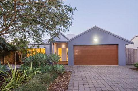 Daves Digs - Whitsundays Accommodation 0