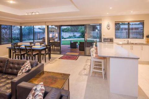 Daves Digs - Whitsundays Accommodation 5
