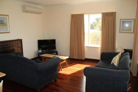 River Panorama Beach House - Whitsundays Accommodation 7