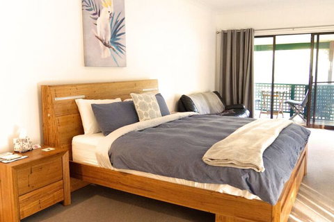 Tilba Lake House - Whitsundays Accommodation 4