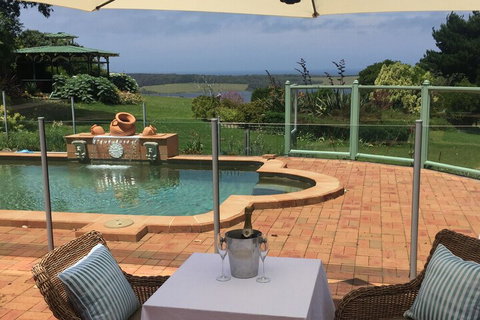 Tilba Lake House - Whitsundays Accommodation 2