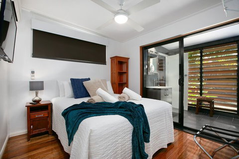Tropical 3 Bedroom House, Pool Plus 4th Bedroom Bungalow - Whitsundays Accommodation 7