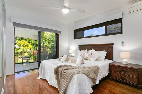 Tropical 3 Bedroom House, Pool Plus 4th Bedroom Bungalow - Whitsundays Accommodation 6