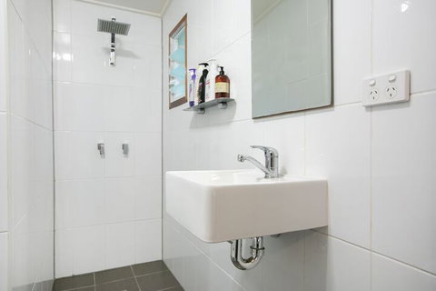 Tropical 3 Bedroom House, Pool Plus 4th Bedroom Bungalow - Whitsundays Accommodation 3