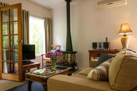 In The Valley - Whitsundays Accommodation 3