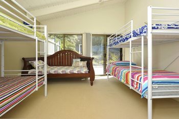 Pet Friendly Lentara St. 26 Fingal Bay - Whitsundays Accommodation 2