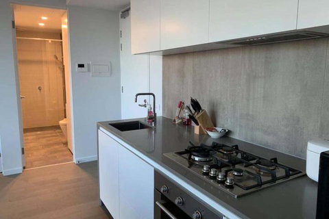 Avant Garde Living In The Heart Of The City - Whitsundays Accommodation 3