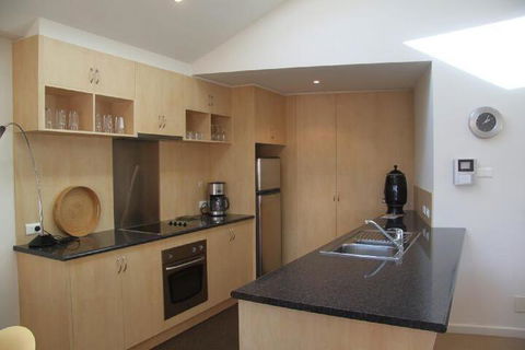 SACKVILLE APARTMENT 1 - Whitsundays Accommodation 2