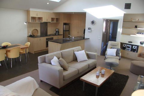 SACKVILLE APARTMENT 1 - Whitsundays Accommodation 3