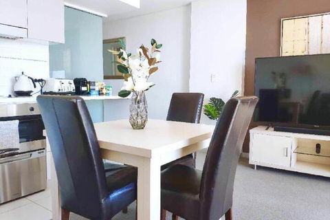 Deluxe Oaks Horizons North Terrace ViewCar Park - Whitsundays Accommodation 2