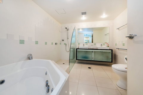 Peregian On The Beach - 5/31 Lorikeet Drive - Whitsundays Accommodation 3