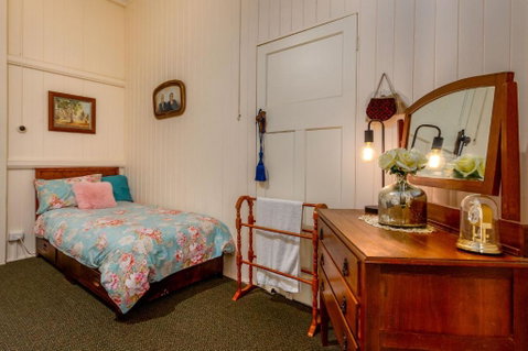 Dillons Cottage - Whitsundays Accommodation 1