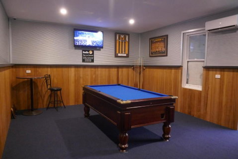 Okeefes Hotel Backpackers - Whitsundays Accommodation 3
