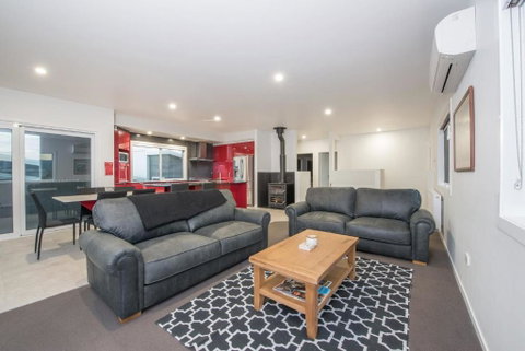 Stratton Summit 4 Modern Sophisticated Style With Lake & Mountain Views - Whitsundays Accommodation 1