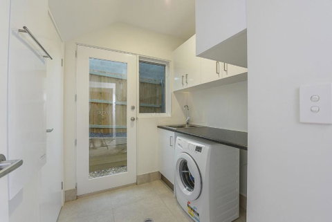 Stratton Summit 4 Modern Sophisticated Style With Lake & Mountain Views - Whitsundays Accommodation 6