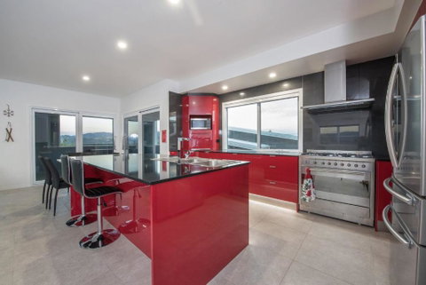 Stratton Summit 4 Modern Sophisticated Style With Lake & Mountain Views - Whitsundays Accommodation 5
