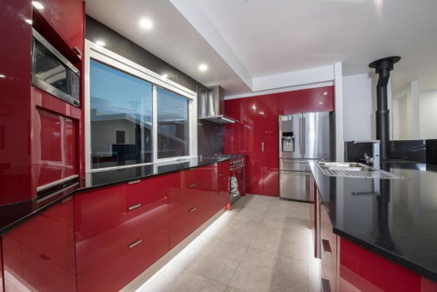 Stratton Summit 4 Modern Sophisticated Style With Lake & Mountain Views - Whitsundays Accommodation 2