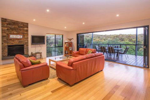 Caves Retreat - Whitsundays Accommodation 3