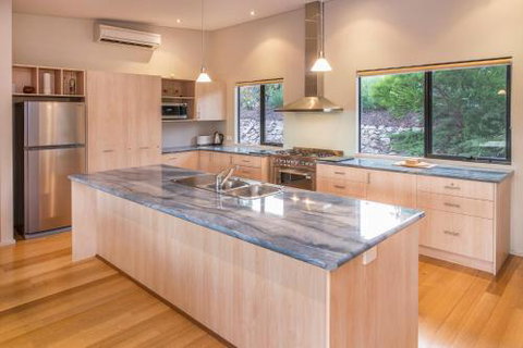 Caves Retreat - Whitsundays Accommodation 4
