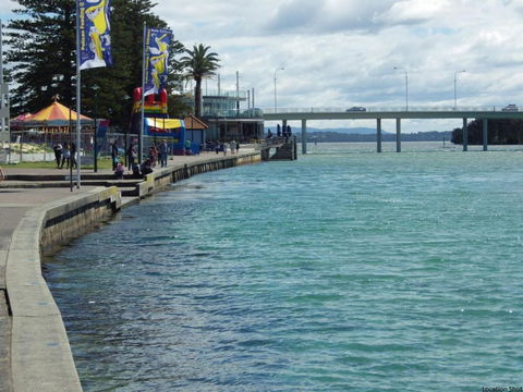 Waldorf Unit 409 The Entrance NSW - Whitsundays Accommodation 5