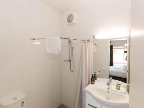 Kooringa 1 / 8 Townsend Street - Whitsundays Accommodation 5