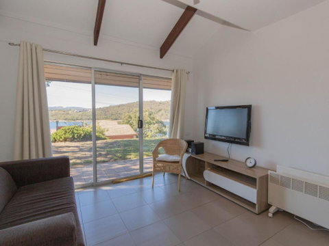Kooringa 1 / 8 Townsend Street - Whitsundays Accommodation 1