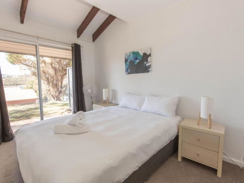 Kooringa 1 / 8 Townsend Street - Whitsundays Accommodation 6