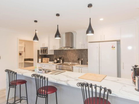 Bedrock 11 Twynam Street Jindabyne - Whitsundays Accommodation 4