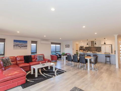Bedrock 11 Twynam Street Jindabyne - Whitsundays Accommodation 3