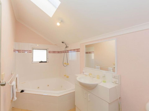 Cascades 13 / 3 Kurrajong Street - Whitsundays Accommodation 2