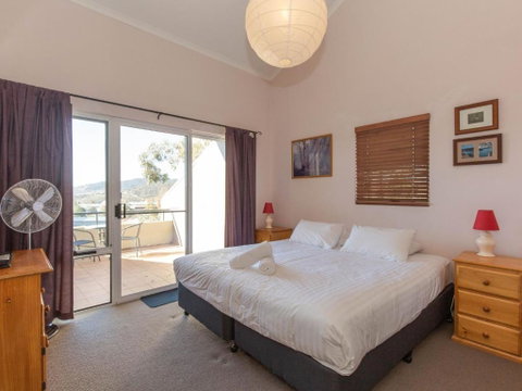 Cascades 13 / 3 Kurrajong Street - Whitsundays Accommodation 1