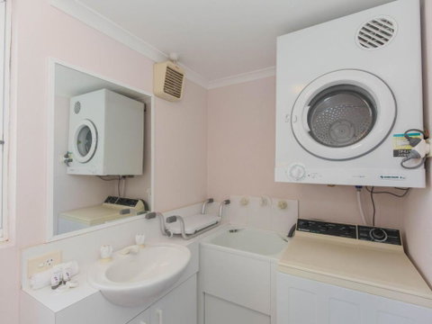 Cascades 13 / 3 Kurrajong Street - Whitsundays Accommodation 3