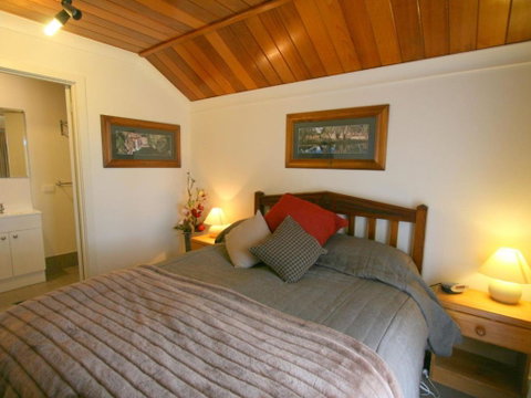 14 Cobbon Crescent Jindabyne - Whitsundays Accommodation 2