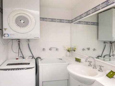 Cascades 18 / 3 Kurrajong Street - Whitsundays Accommodation 1