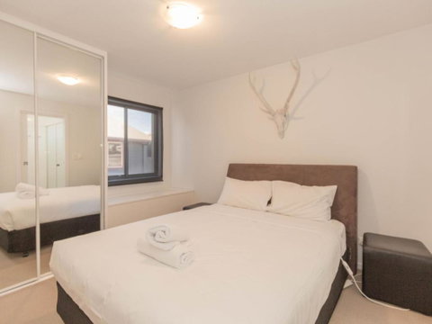 Edge 6 / 16 Clyde Street - Whitsundays Accommodation 2