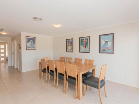 Eclipse 13 / 10 Nettin Circuit - Whitsundays Accommodation 2