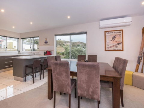 Grevillea 1 / 12 Poly Cow Lane - Whitsundays Accommodation 4