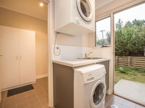 Grevillea 1 / 12 Poly Cow Lane - Whitsundays Accommodation 5
