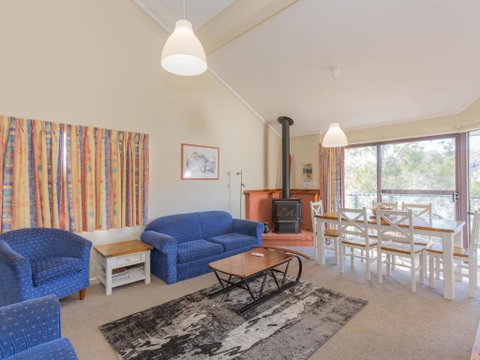 Banksia 2 / 35 Townsend Street - Whitsundays Accommodation 4