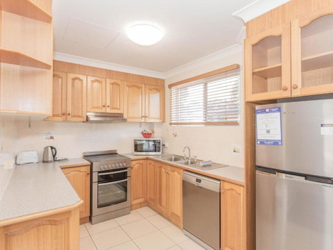 Lakeside 3 / 37 Cobbon Crescent - Whitsundays Accommodation 1