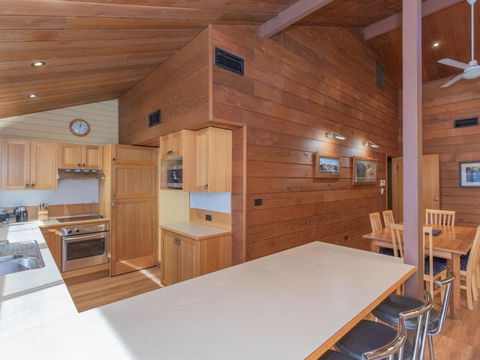 Ibis 19 McLure Circuit - Whitsundays Accommodation 1