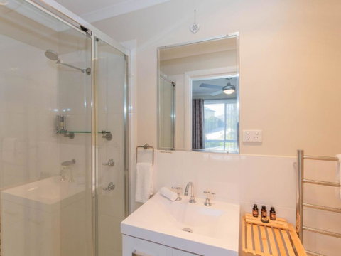 St Helenas 5 Twynam Street Jindabyne NSW 2627 - Whitsundays Accommodation 5