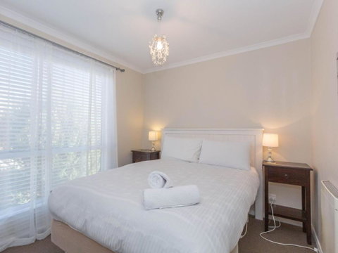 St Helenas 5 Twynam Street Jindabyne NSW 2627 - Whitsundays Accommodation 6